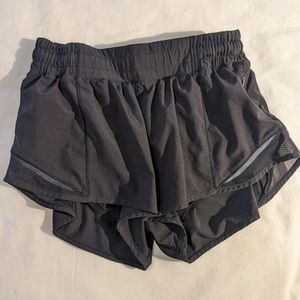Lululemon Hotty Hot short 2.5 inseam, size 6